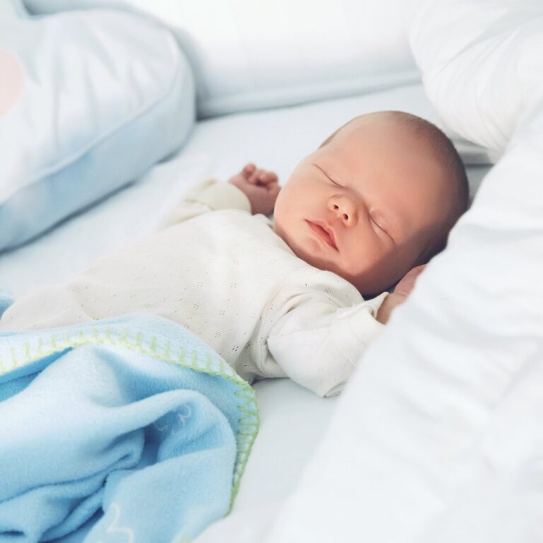 ¿Cómo debe dormir un recién nacido?