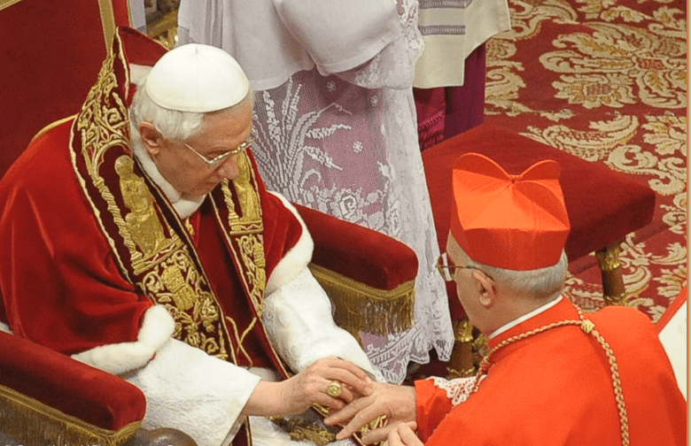 ¿Cómo se llega a ser obispo o cardenal?