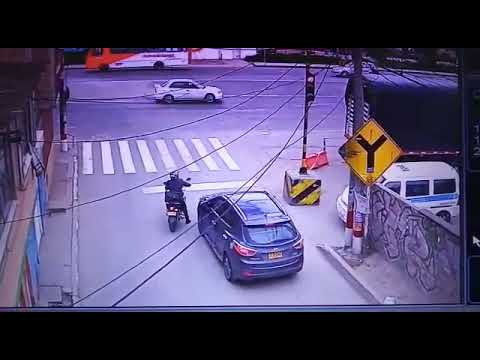 ¿Qué pasa si te pasas el semáforo en rojo?